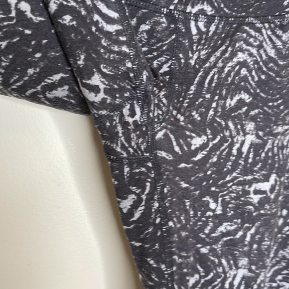 Athleta Chaturanga Zebra Capri - Picture 5 of 7